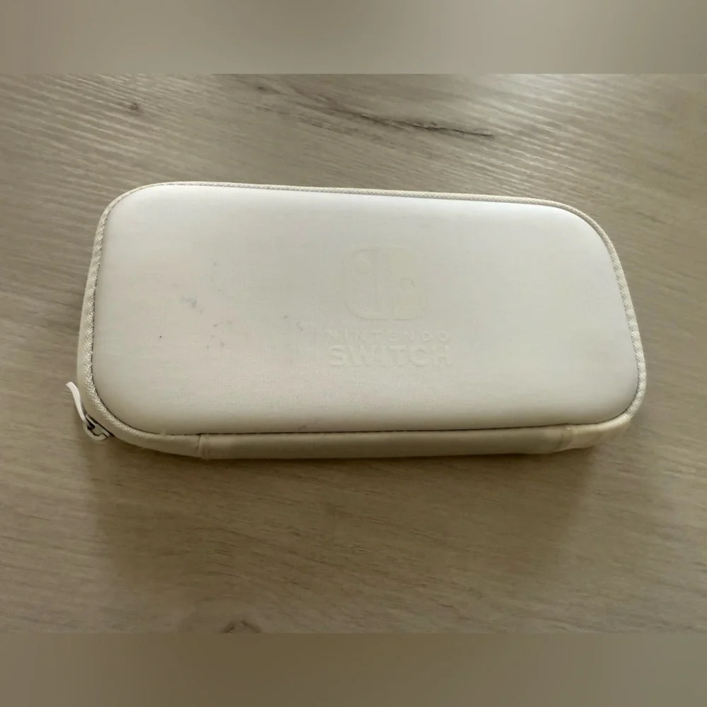 Nintendo Switch Lite - Picture 4 of 8